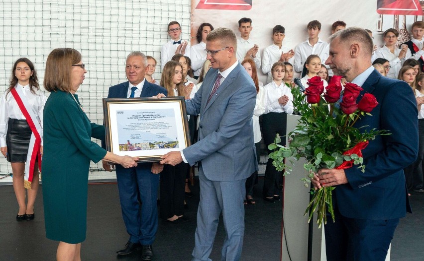 IV LO w Częstochowie ŚWIĘTOWAŁO! Ma już 160 lat! Zobacz ZDJĘCIA. To o tej szkole śpiewał Muniek Staszczyk