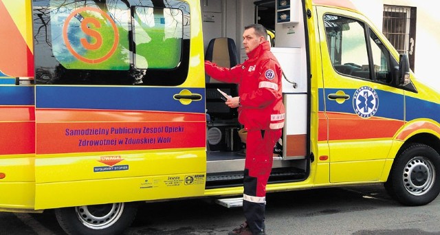 Karetki Mercedes kupiono w zeszłym roku za unijną kasę. Teraz szpital może je stracić