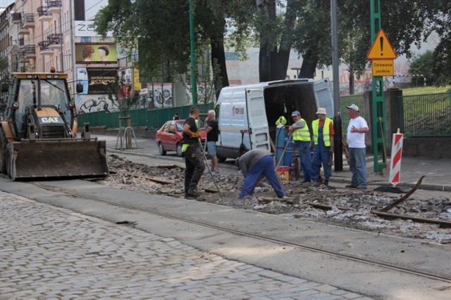 W sobotę rozpoczął się remont torowiska na ul. Górna Wilda. ...