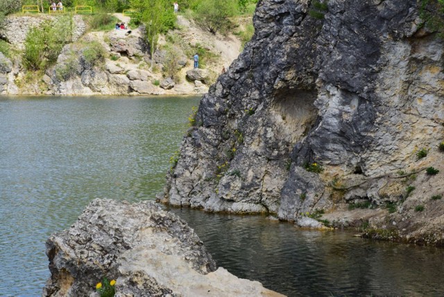 Kamieniołom w Piechcinie. Ze względu na specyficzny krajobraz, miejsce to nazywane jest "polską Chorwacją". Zobaczcie, jak pięknie jest tam w maju >>>>>