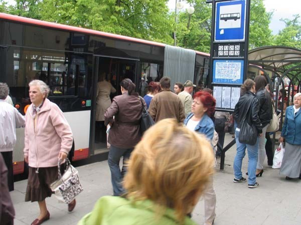 Uprawnieni do ulgowych przejazdów są głównie uczniowie i emeryci