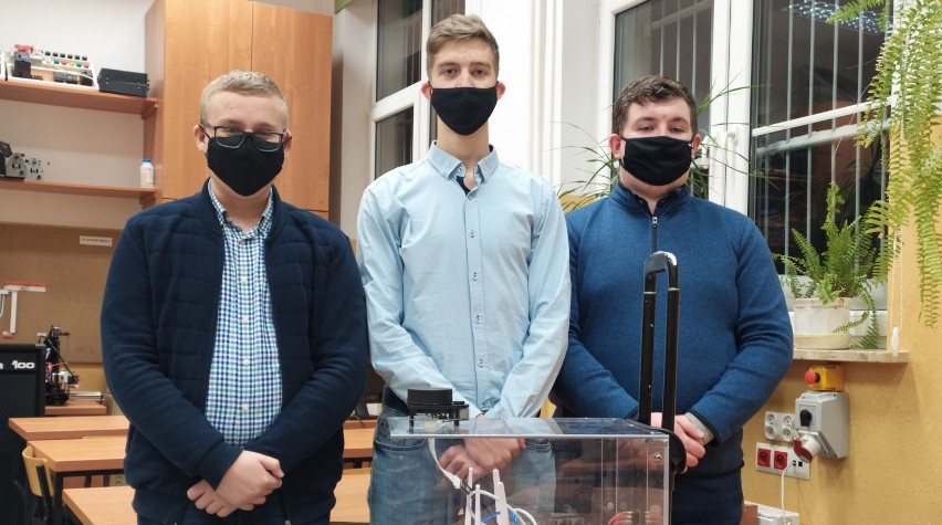 Uczniowie "mechanika" z Jarosławia, skonstruowali robota, który pomoże w poruszaniu się niepełnosprawnym i niewidomym