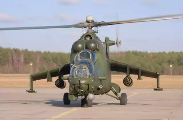 Mi-24 jest ciężką maszyną, zwaną z racji przenoszonego silnego uzbrojenia i opancerzenia latającym czołgiem. W Afganistanie śmigłowiec służąc w rosyjskich barwach przeciw mudżahedinom dorobił się wymownej, pełnej wojennego uznania nazwy „diabelski rydwan”.