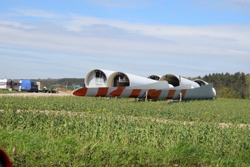 Pod Mieściskiem trwa budowa pierwszego wiatraka