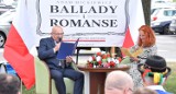 Narodowe czytanie w Krośnie. Tak interpretowano „Ballady i romanse” przed budynkiem starostwa powiatowego w Krośnie [ZDJĘCIA]