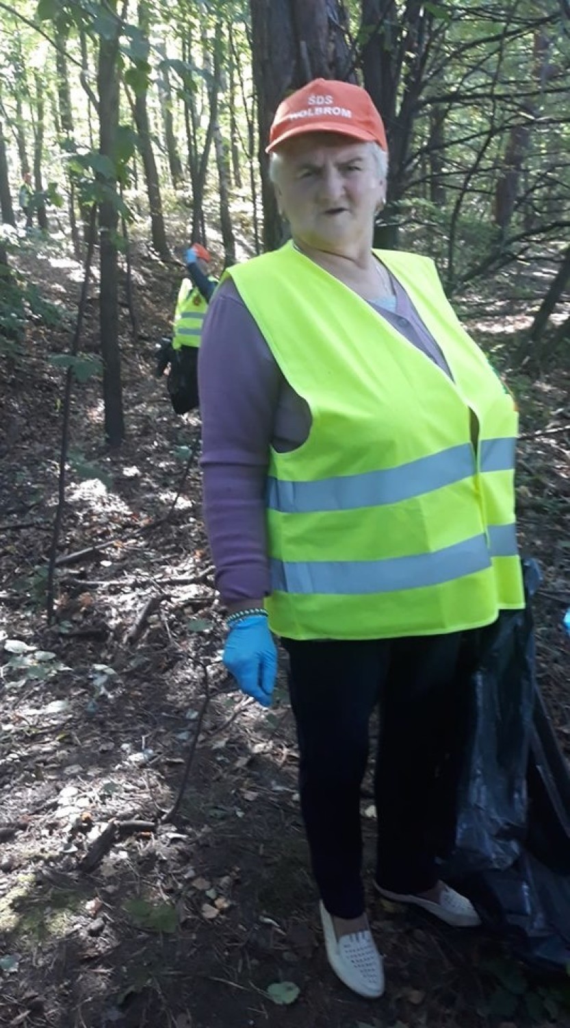 Wspólnie posprzątali las w Wolbromiu w ramach akcji sprzątania świata