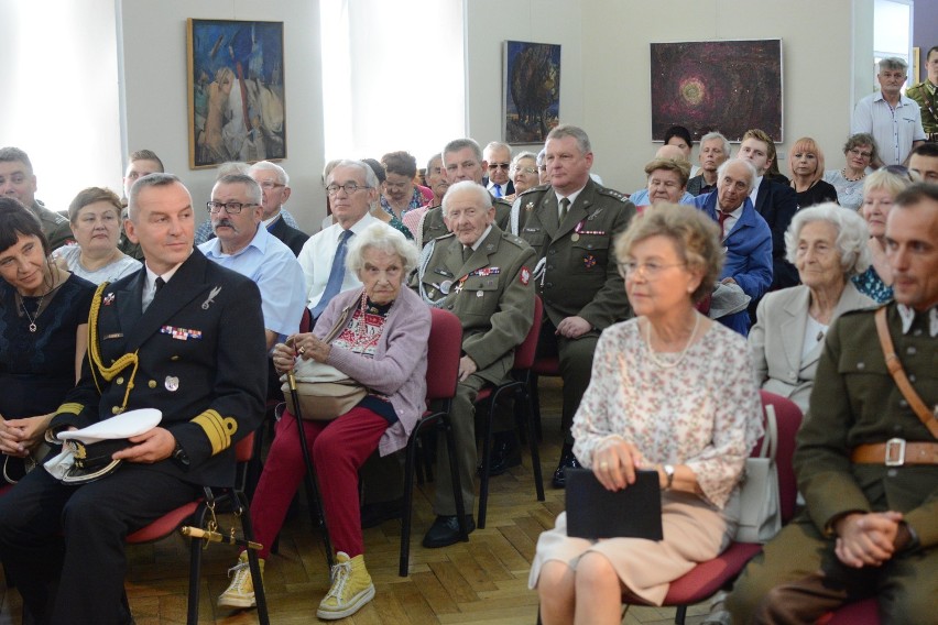 XXXI Zjazd Kawalerzystów w Grudziądzu. Uczestnicy składali kwiaty pod pomnikami i na cmentarzu