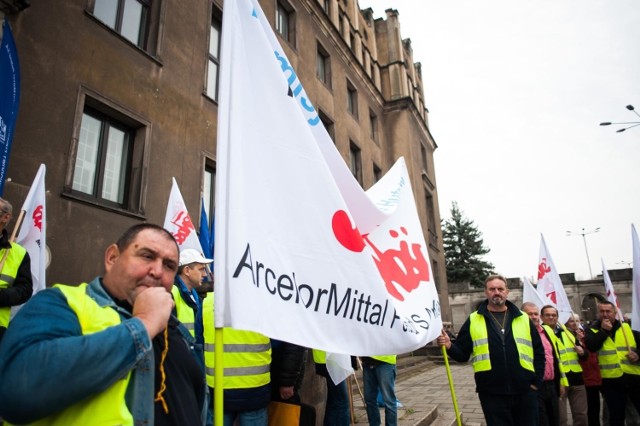 Ponad roczne protesty przeciwko likwidacji części surowcowej w Krakowie nie przyniosły rezultatu. Teraz trzeba wynegocjować jak najlepsze warunki dla pracowników i kooperantów kombinatu.