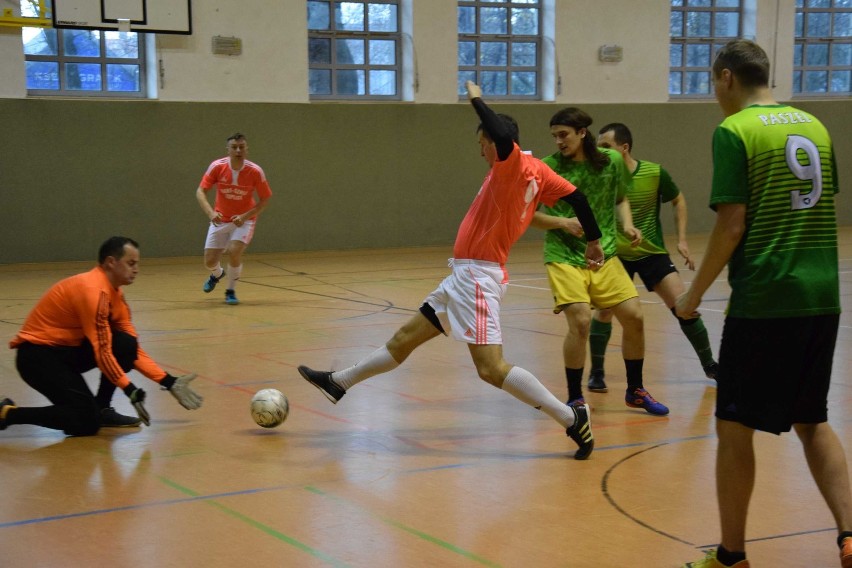 Pierwsze mecze w Żarskiej Lidze Futsalu[ZDJĘCIA]