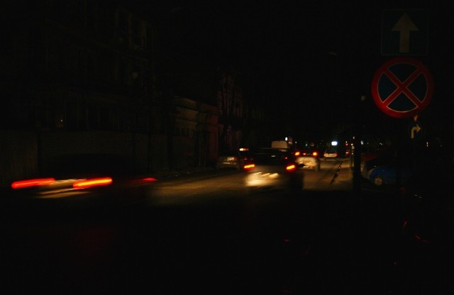 Ulica Kwiatka w Płocku pogrążona w ciemnościach