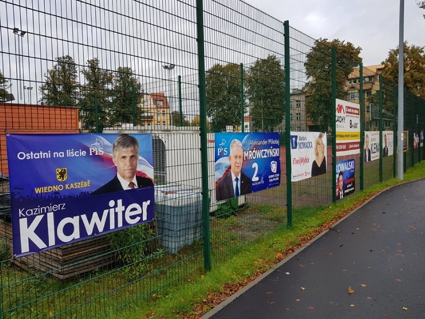 W Lęborku nadzwyczajne zainteresowanie wyborami. Masowo dopisują się do spisu i biorą zaświadczenia