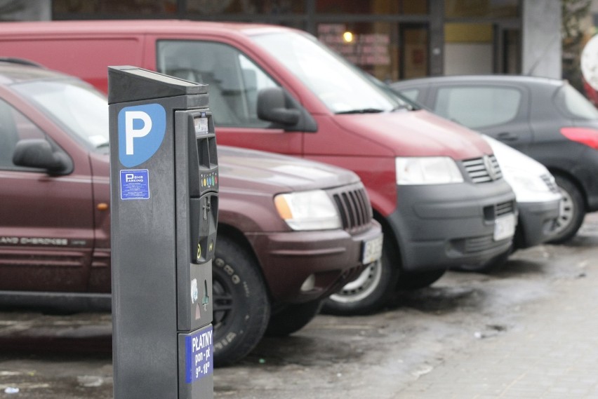 Trwają analizy w sprawie wprowadzenia Śródmiejskiej Strefy Płatnego Parkowania w Gdyni. Kierowcy muszą liczyć się z podwyżkami ZDJĘCIA