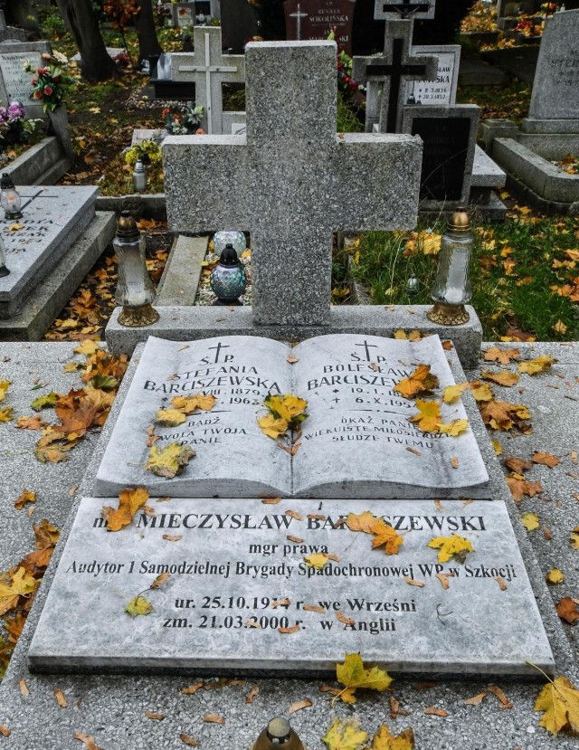 Cmentarz Starofarny, grób rodziny Barciszewskich.