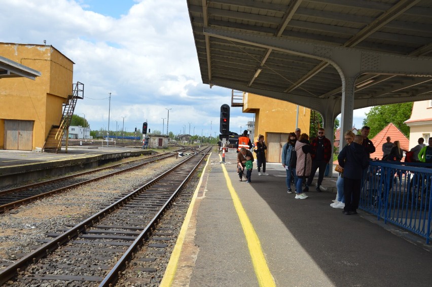 Tylu ludzi na stacji w Żaganiu nie było już od dawna!...