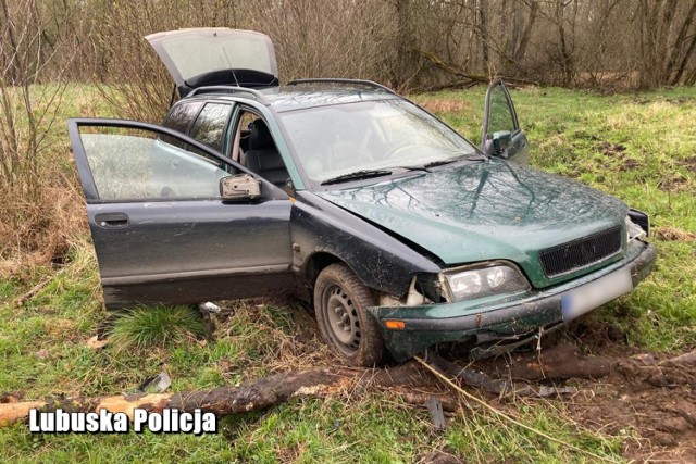 Kierowca bez prawka uciekał przed policjantami