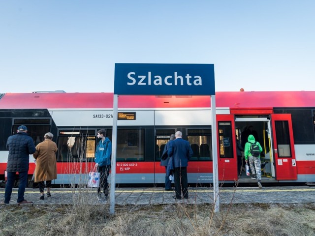 Pierwszy odjazd pociągu do Tucholi ze stacji Szlachta (województwo pomorskie)