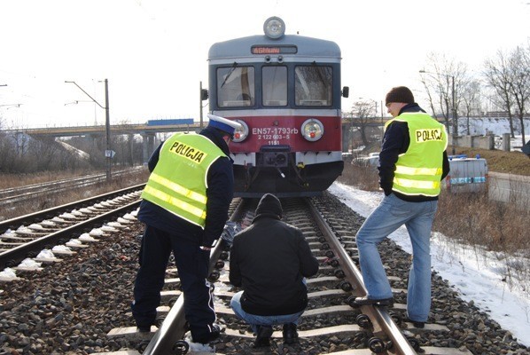 Gniezno: Mężczyzna zginął pod kołami pociągu