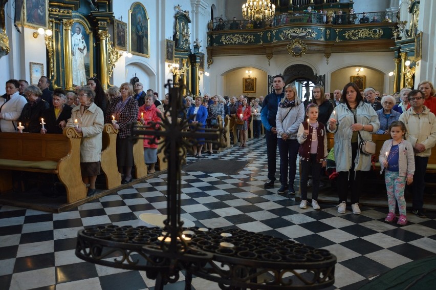 Wigilia Paschalna w Piotrkowie w kościele ojców Bernardynów...