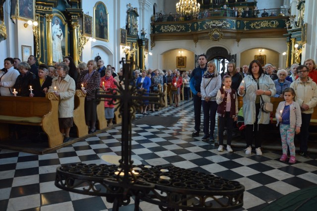 Wigilia Paschalna w Piotrkowie w kościele ojców Bernardynów tuż przed WIELKANOCĄ 2019