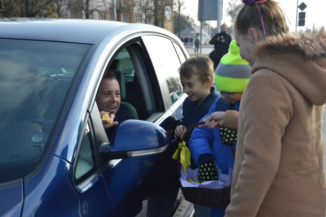 Podsumowanie budowy nowego ronda w Piotrkowie z akcją "Jabłko czy cytryna"