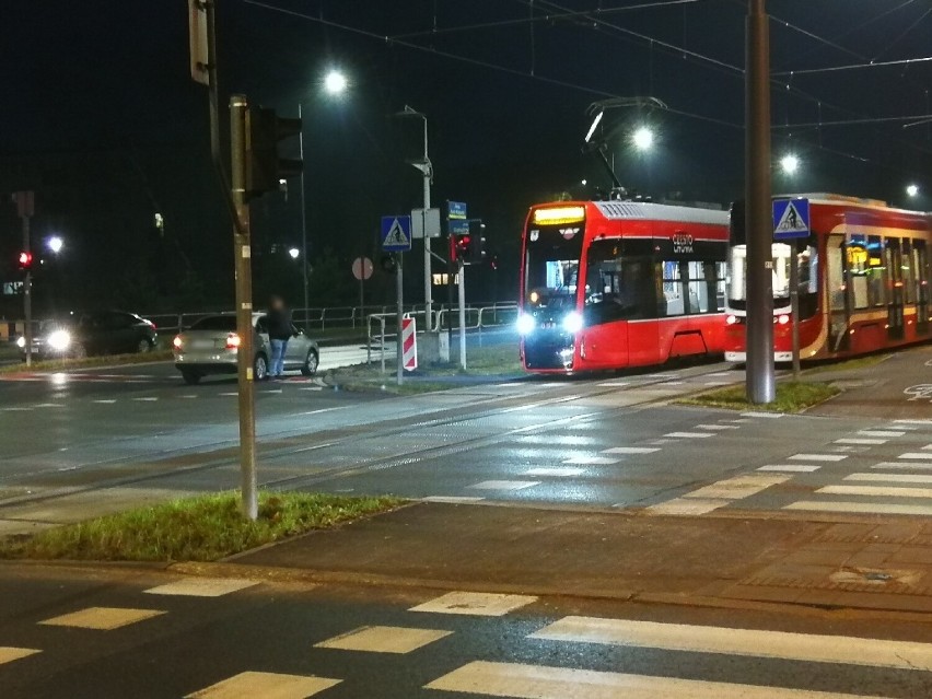 Częstochowa: poranne utrudnienia w ruchu tramwajowym. Po gwałtownym hamowaniu jedna z pasażerek przewróciła się