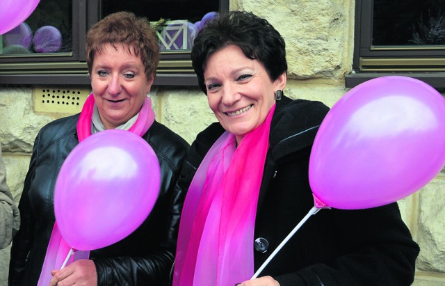 Bogusława Ruchałowska (z lewej) i Krystyna Kronenberger przed laty otrzymały wsparcie od sądeckich amazonek. - Do końca życia będziemy spłacać dług wdzięczności i pomagać innym kobietom - zapewniają
