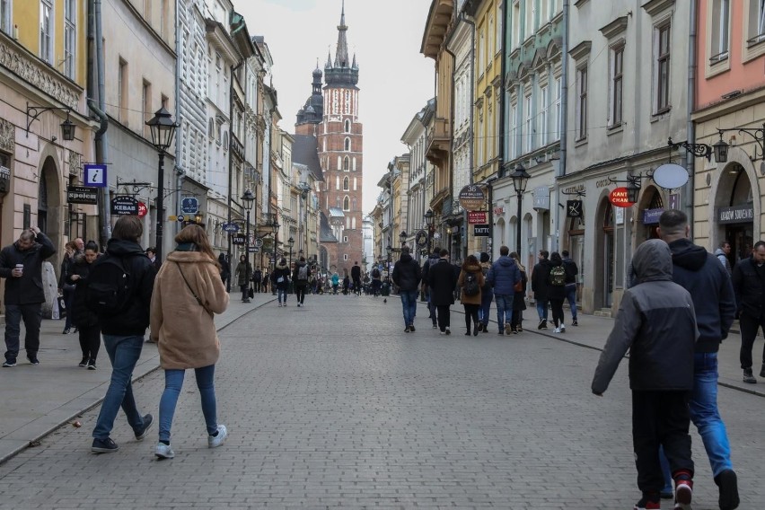 Czarny scenariusz dla Krakowa: tysiące firm przetrwa kryzys, ale zostanie bez klientów. Rząd im nie pomoże. Lepsze wieści dla Podhala