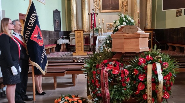 Msza żałobna odprawiona została w kościele pod wezwaniem Podwyższenia Krzyża Świętego w Kazimierzy Wielkiej.