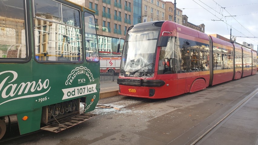 Dziewięciu rannych, tramwaje zderzyły się w centrum Łodzi! ZDJĘCIA