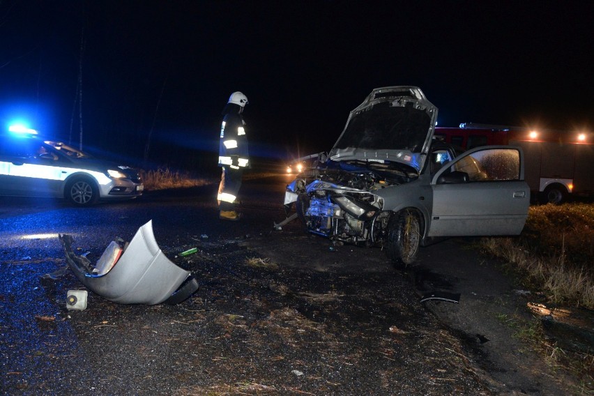 Śmiertelny wypadek na drodze Włocławek - Bobrowniki. Nie żyje pasażer opla [zdjęcia]