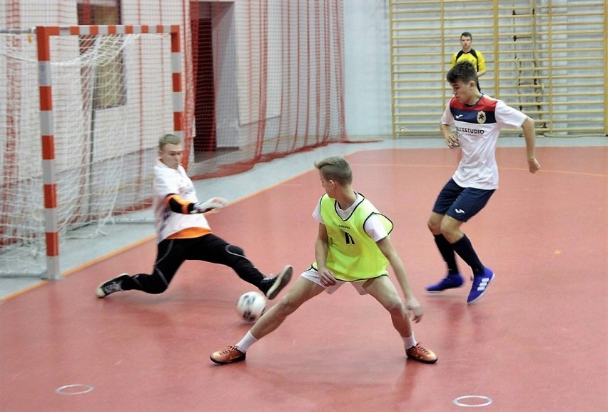 Poniedziałkowa Złotowska Liga Futsalu na hali Złotowianka