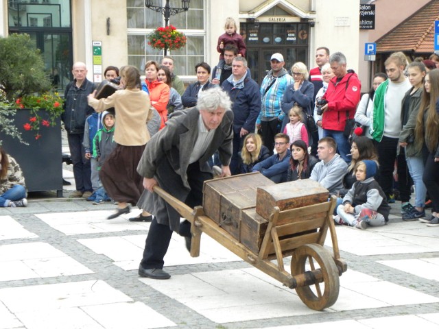 Trwa La Strada. Teatr snów przed ratuszem