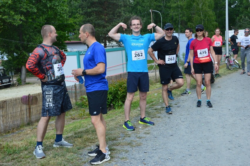 Wystartował Bieg Nyski! Malowniczą trasę nad jeziorem opanowali sportowcy