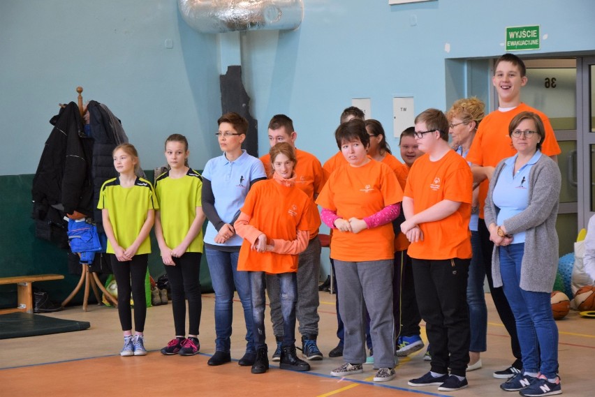 Turniej integracyjny w szkole w Wielopolu - Bawmy się razem!