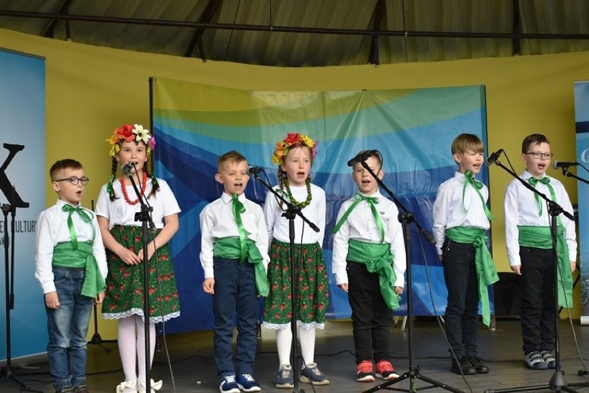 W muszli koncertowej w Unisławiu wystąpiły zespoły wokalne