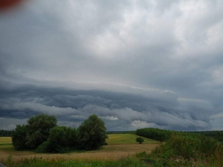 Burza nad Pruszczem Gdańskim w obiektywie Czytelników! Piękna i przerażająca