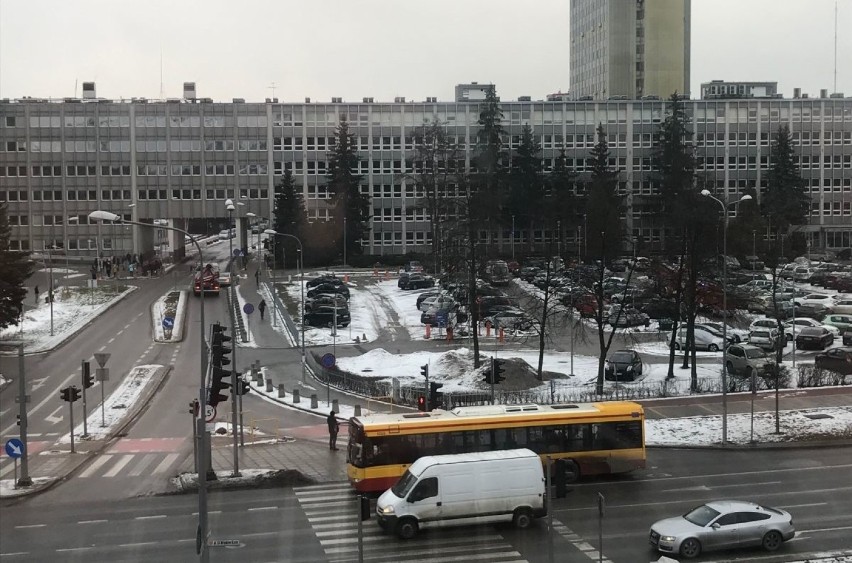 Alarm bombowy i ewakuacja w urzędzie wojewódzkim w Kielcach 