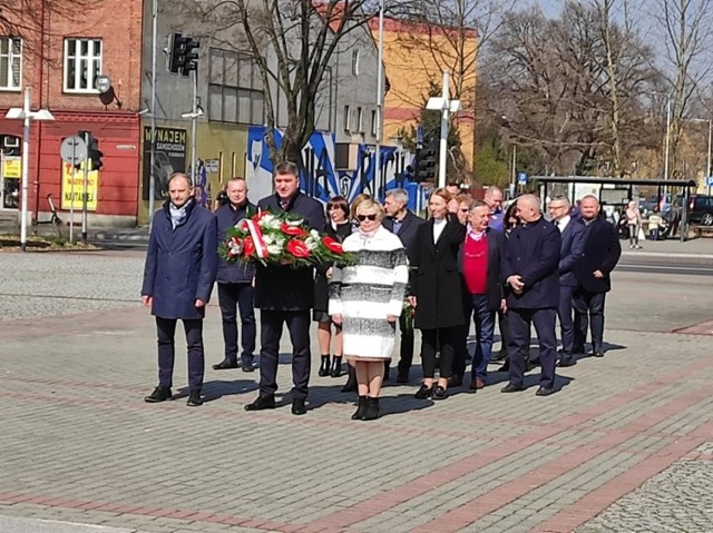 Uroczystości na placu Kościuszki w Oświęcimiu w Narodowym Dniu Pamięci Polaków ratujących Żydów pod okupacją niemiecką