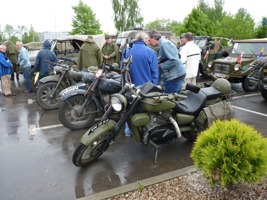 Zlot Pojazdów Militarnych Wapienniki 2012: Parada i pokaz w Radomsku [ZDJĘCIA+FILM]