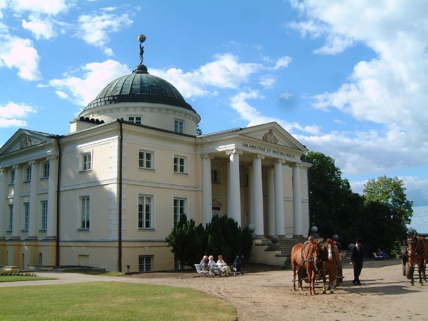 LUBOSTROŃ 
W Lubostroniu koło Łabiszyna (pow. żniński)...