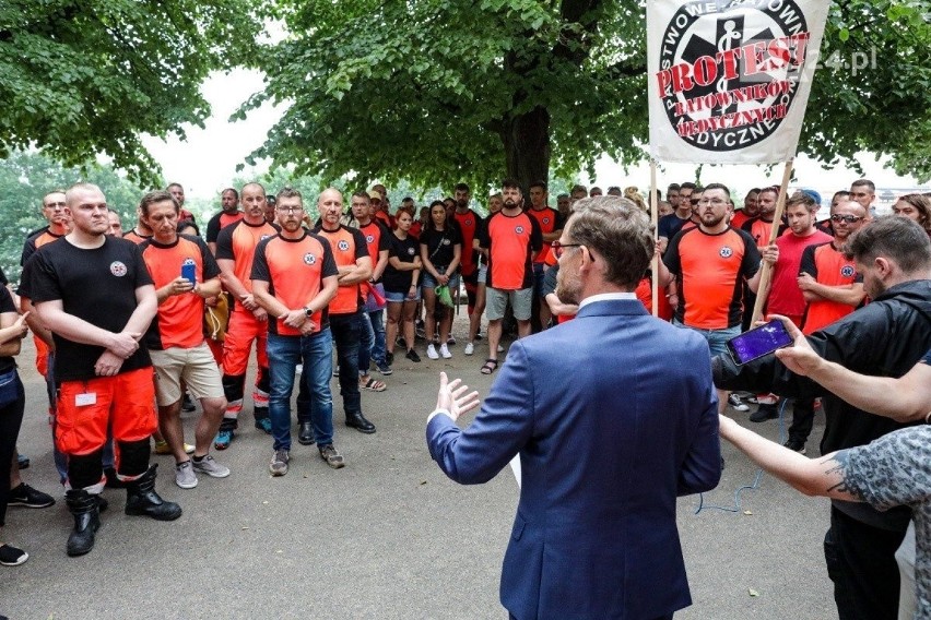 Protest ratowników medycznych na Wałach Chrobrego w...