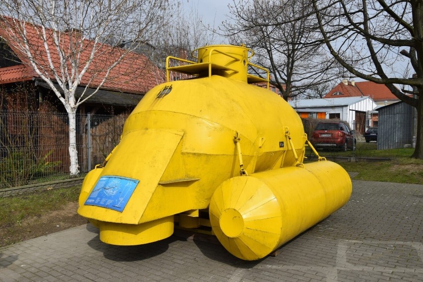 Nietypowa atrakcja w Tczewie. Przed Centrum Konserwacji Wraków Statków stanęła kabina podwodna „Meduza II”. ZDJĘCIA