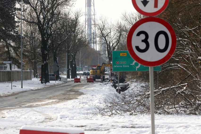 Przypomnijmy! Trwa remont ulicy Złotoryjskiej w Legnicy, zakończy się w kwietniu 2024, zobaczcie zdjęcia