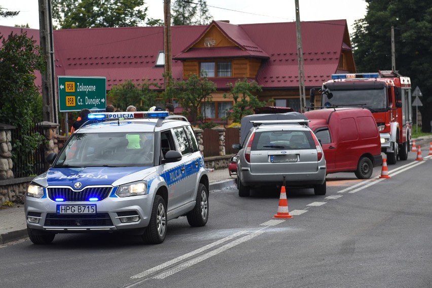 Chochołów. Czołowo zderzyły się dwa auta. Utrudnienia w ruchu [ZDJĘCIA]