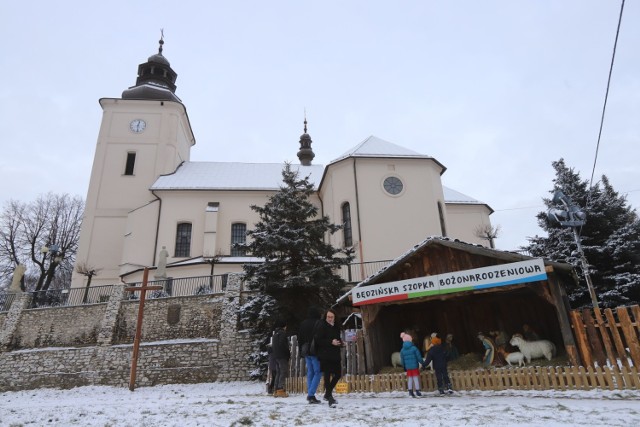 Alpaki, owce i kozy w żywej szopce w Będzinie

Zobacz kolejne zdjęcia. Przesuwaj zdjęcia w prawo - naciśnij strzałkę lub przycisk NASTĘPNE