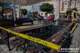 Brzesko. 35-latek pomazał ławki na Rynku w Brzesku lakierem, twierdził że chciał zamalować wulgaryzmy. Trafił na oddział psychiatryczny