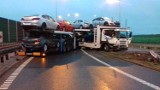 Żory: ciężarówka utknęła w poprzek drogi na zjeździe z autostrady [ZDJĘCIA]
