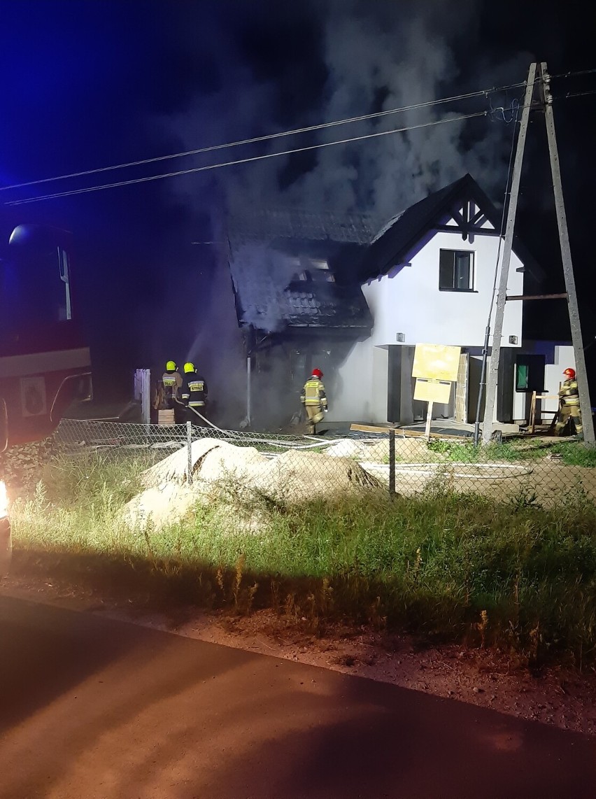 Dom jednorodzinny płonął w Turznicach pod Grudziądzem. Straty są bardzo duże [zdjęcia]