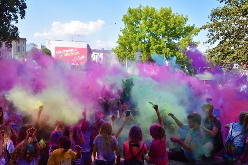 Nowy Tomyśl: Holi Festiwal Kolorów na zakończenie wakacji