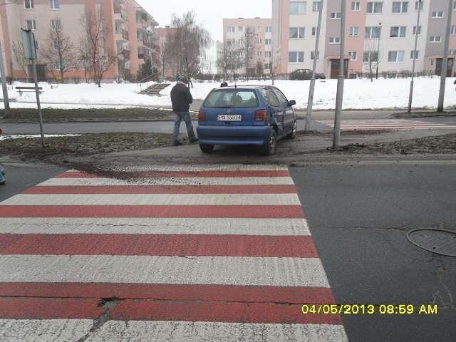 5 marca ok. godz.9 na przejściu dla pieszych na ul. Paderewskiego samochód osobowy WV Polo potrącił kobietę.
